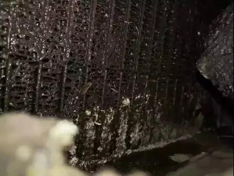 需要清洗的空調(diào)蒸發(fā)箱