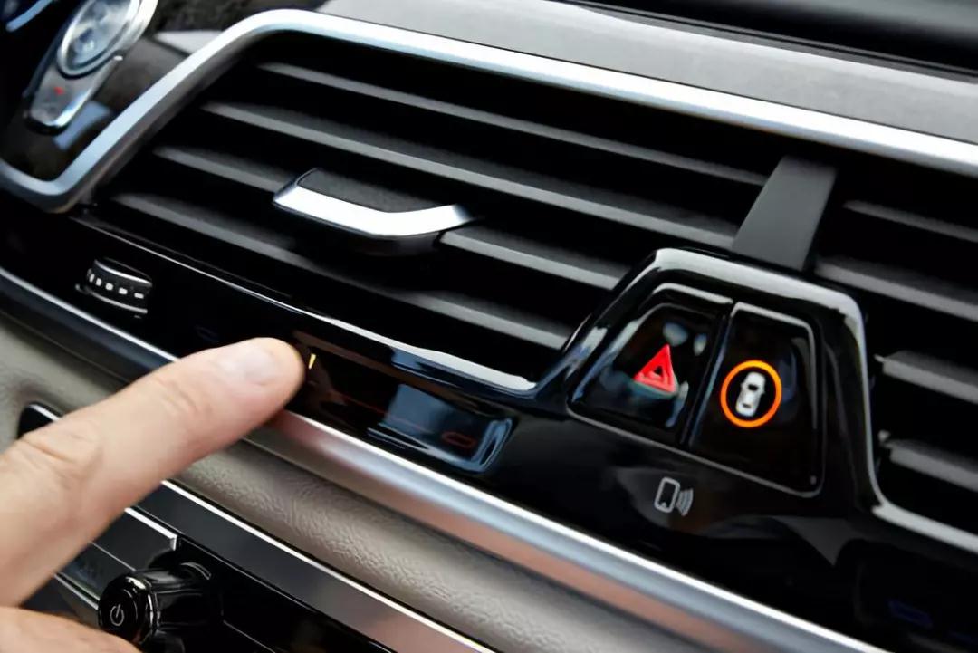 汽車空調(diào)出風口